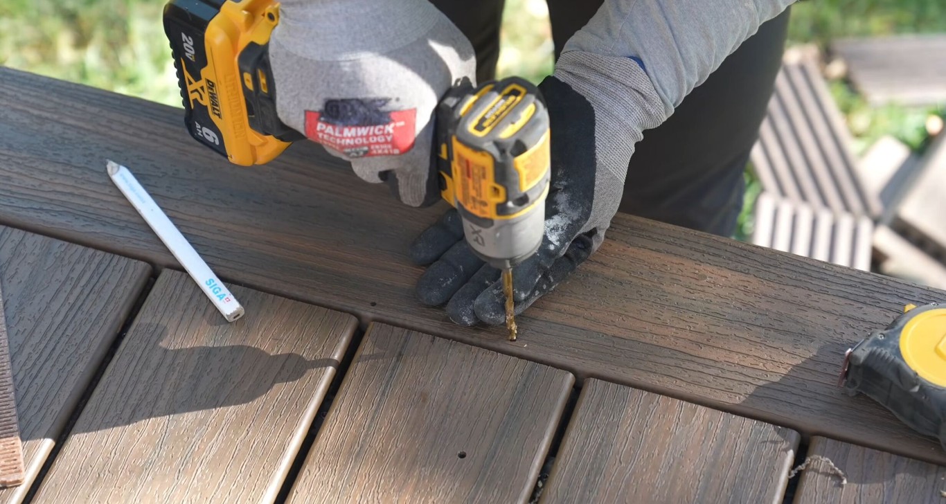 Professional deck repair and restoration work in Hawthorne, CA